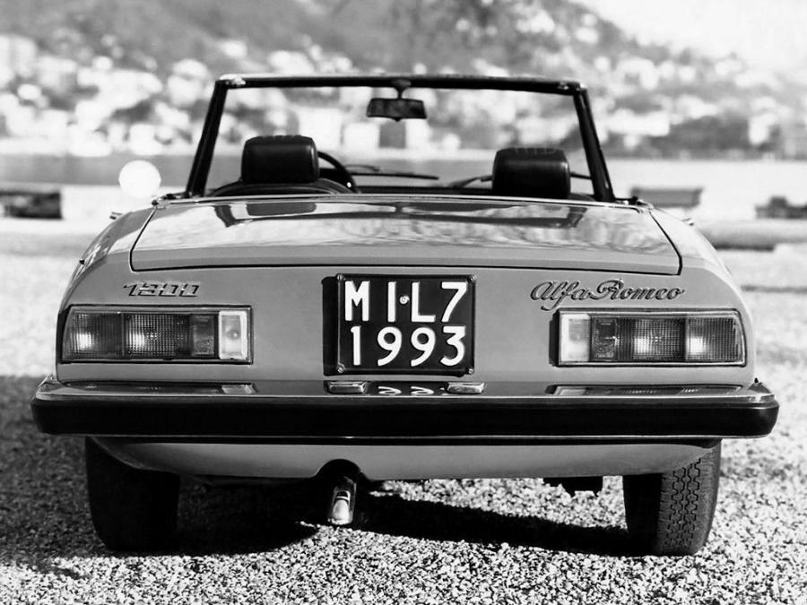  Alfa Romeo Spider 1300 Junior (105) 1969 года  (фото 3 из 3)